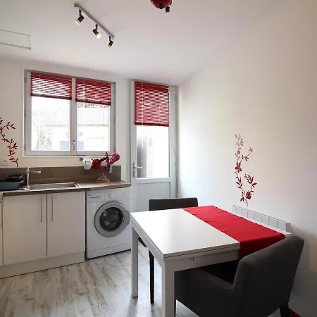: Agreable T2 Avec Terrasse, Balcon Et Wifi - Proche Centre Et Thermes - Fr-1-608-245 *
