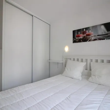 Apartment : Agreable T2 Avec Terrasse, Balcon Et Wifi - Proche Centre Et Thermes *