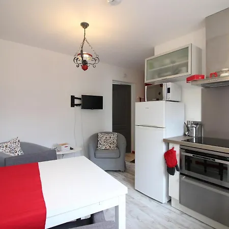 : Agreable T2 Avec Terrasse, Balcon Et Wifi - Proche Centre Et Thermes *
