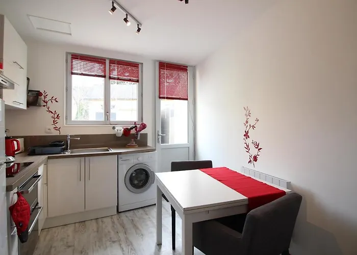 : T2 Avec Terrasse, Balcon Et Wifi - Proche Centre Et Thermes - Fr-1-608-245 *