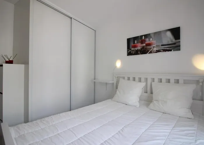 Appartement : T2 Avec Terrasse, Balcon Et Wifi - Proche Centre Et Thermes - Fr-1-608-245 *