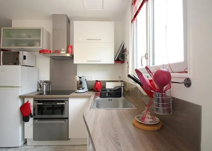 : T2 Avec Terrasse, Balcon Et Wifi - Proche Centre Et Thermes - Fr-1-608-245 *